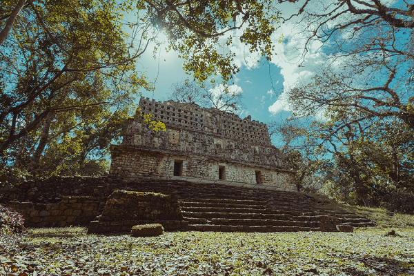 VR Time Machine Travelling in ancient civilizations: Mayan Kingdom ...