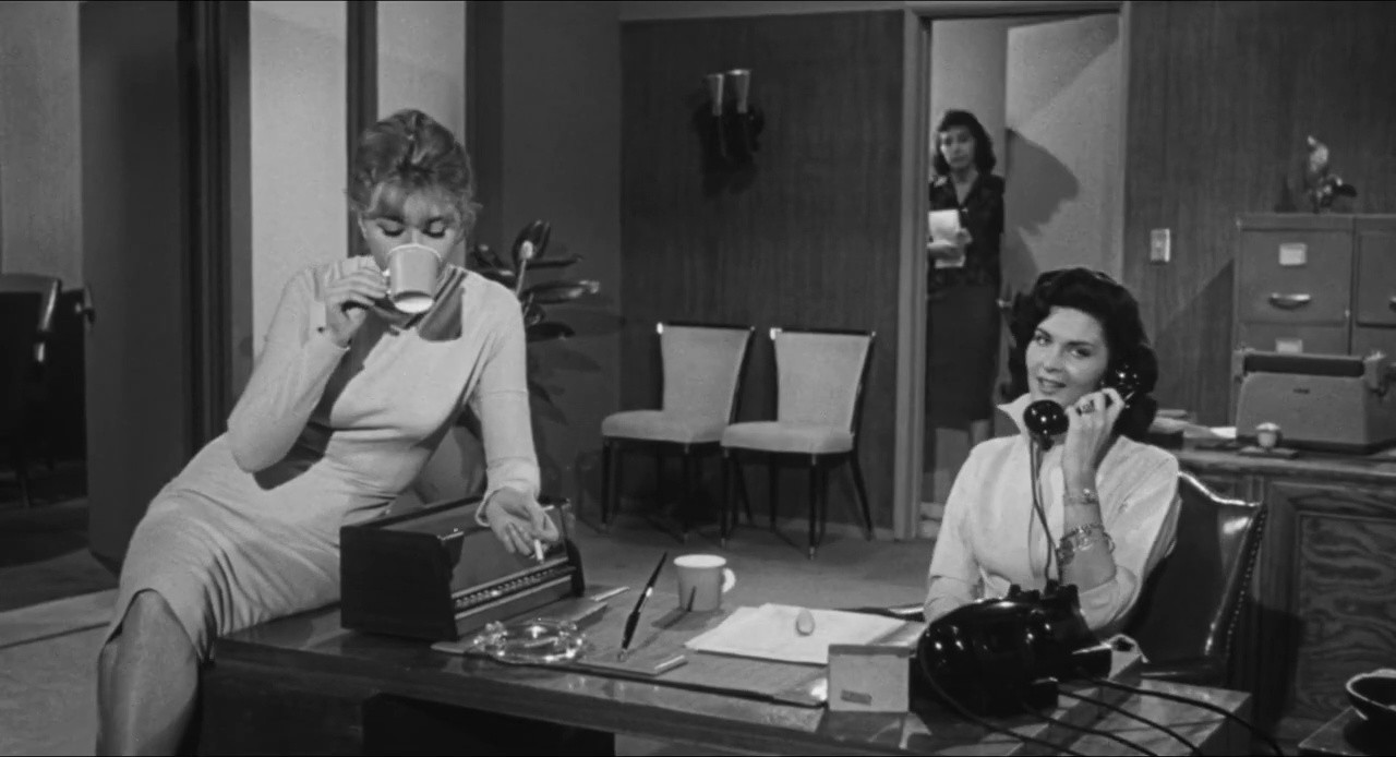 ROUGH KUTS: The Wasp Woman screenshot screenshot 5