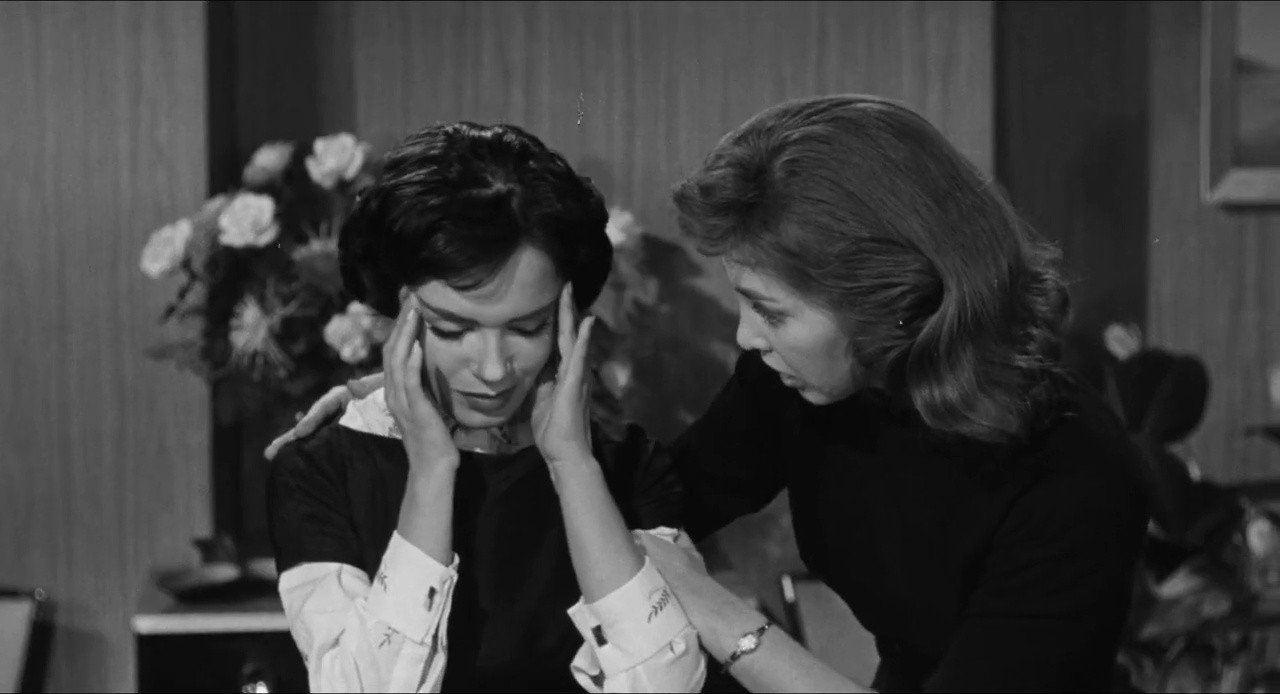 ROUGH KUTS: The Wasp Woman screenshot screenshot 7