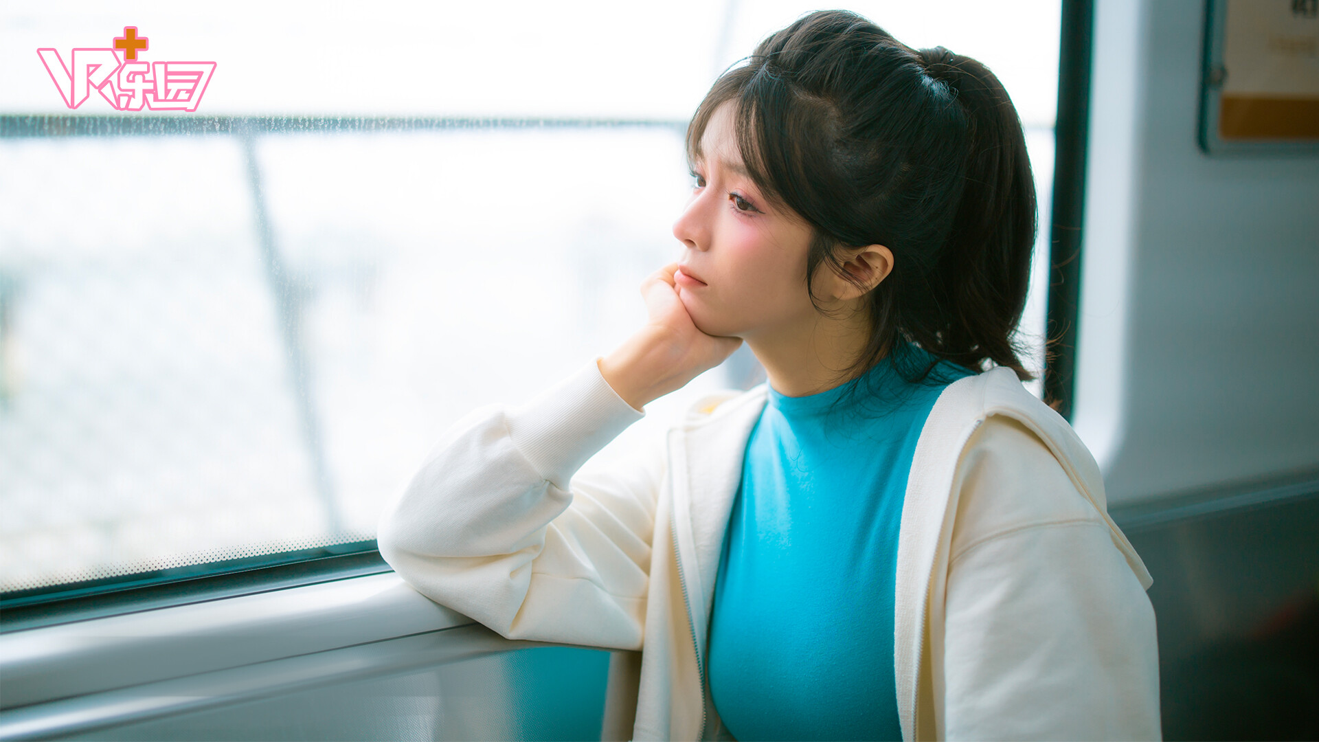 完蛋！我被美女包围了！-房间里的心跳VR花絮 #3